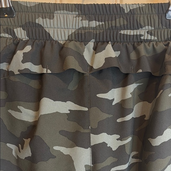 Athleta Camo Athletic Shorts Moisture-Wicking Relaxed Fit | Women’s XS - Picture 8 of 9